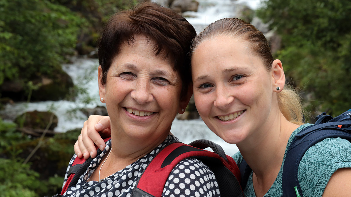 Gina Mom en Caroline van der Zwan-Mom